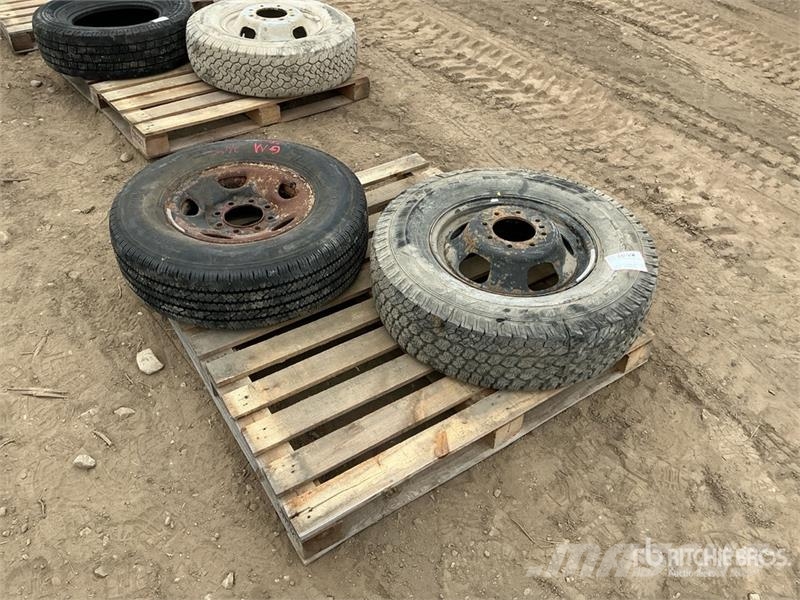  Quantity of (2) Mixed Tires Gume, kolesa in platišča