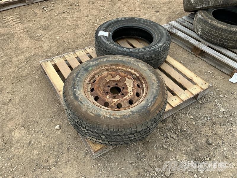  Quantity of (2) Mixed Tires Gume, kolesa in platišča