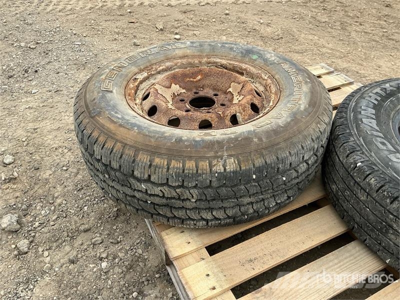  Quantity of (2) Mixed Tires Gume, kolesa in platišča