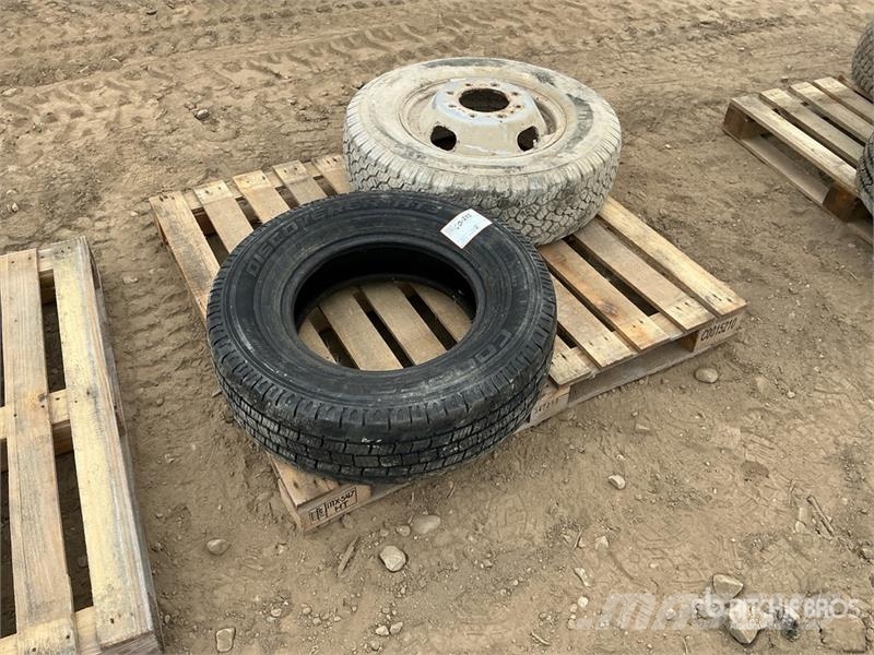  Quantity of (2) Mixed Tires Gume, kolesa in platišča