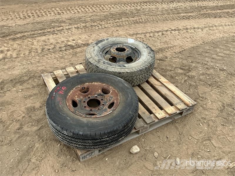  Quantity of (2) Mixed Tires Gume, kolesa in platišča
