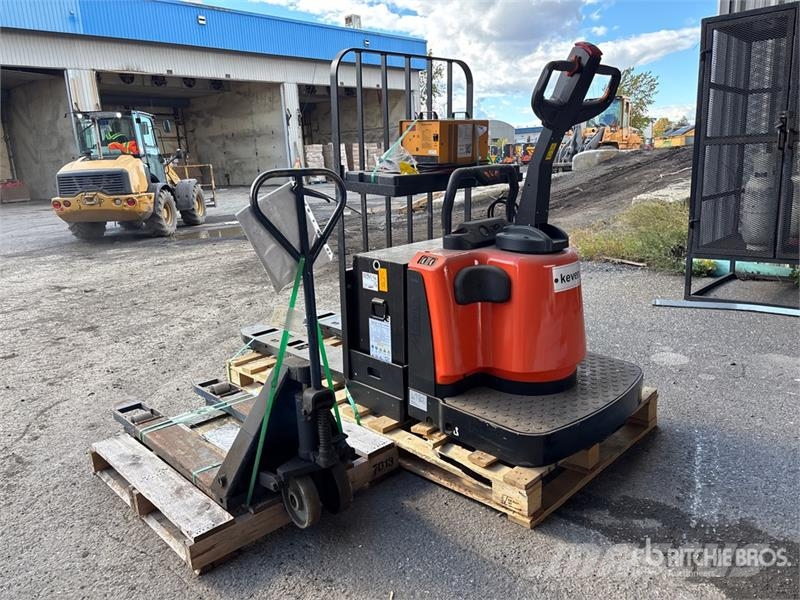 Quantity of (2) Pallet Jack Hand pallet trucks