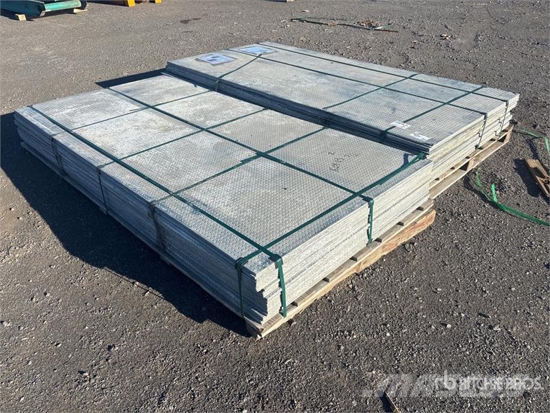  Quantity of (2) Pallets of Durasteel Perforated Ga Подъемно-транспортное оборудование и грузовые лифты