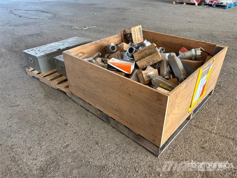 Quantity of (2) Pallets of of Fittings/ Connector Drugi deli