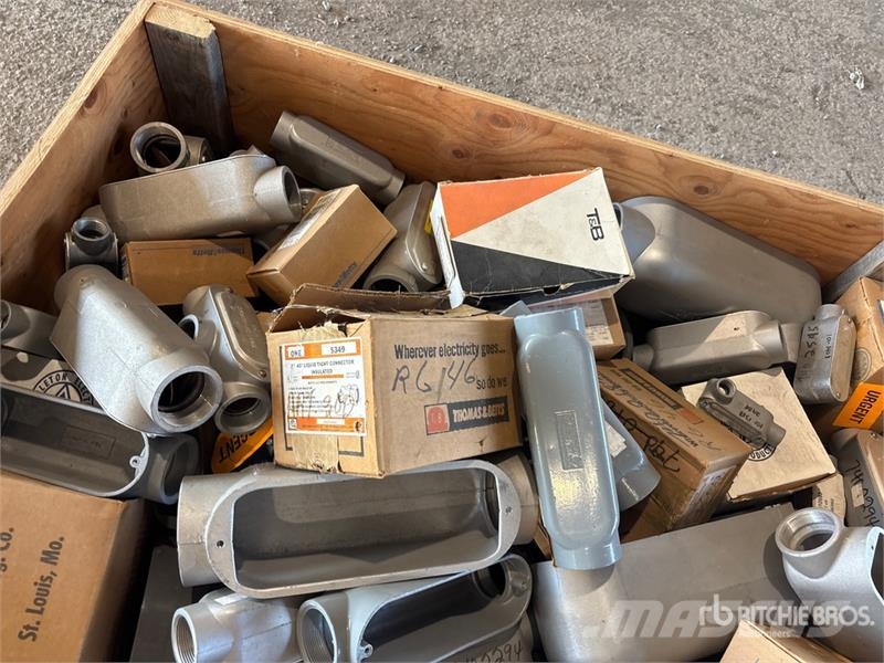 Quantity of (2) Pallets of of Fittings/ Connector Drugi deli