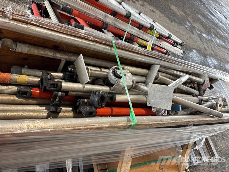  Quantity of (2) Pallets of Scaffolding Components Строителство - Други
