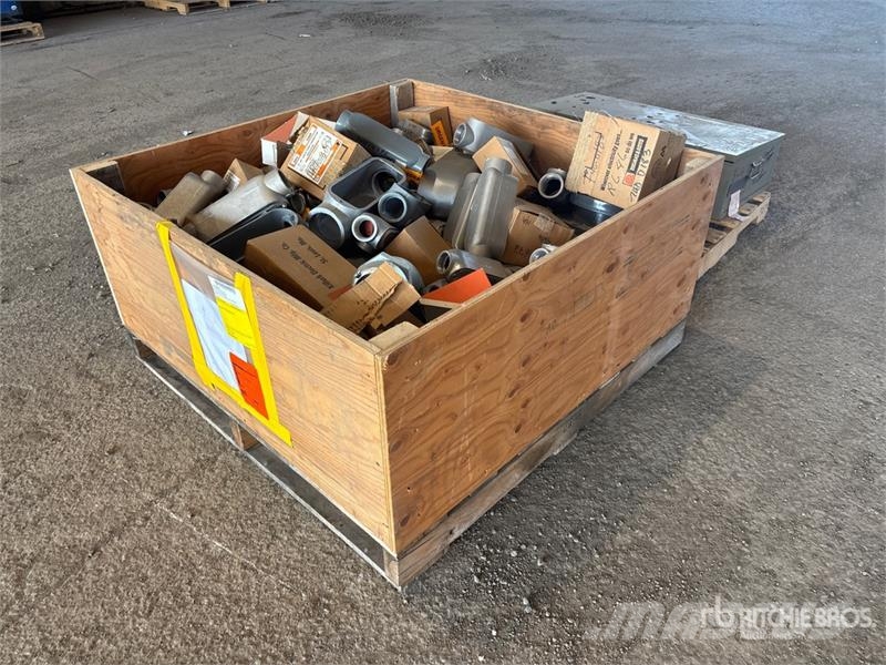 Quantity of (2) Pallets of of Fittings/ Connector Drugi deli