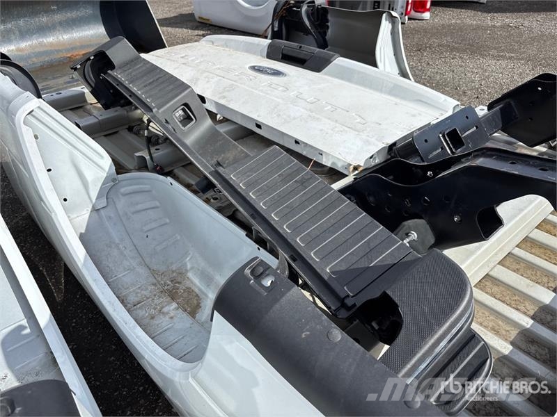  Quantity of (2) Pickup Truck Bed - Fits Ford F-250 معدات النقل - غير ذلك
