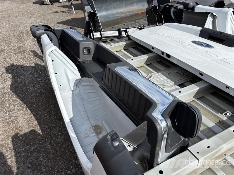  Quantity of (2) Pickup Truck Bed - Fits Ford F-250 معدات النقل - غير ذلك
