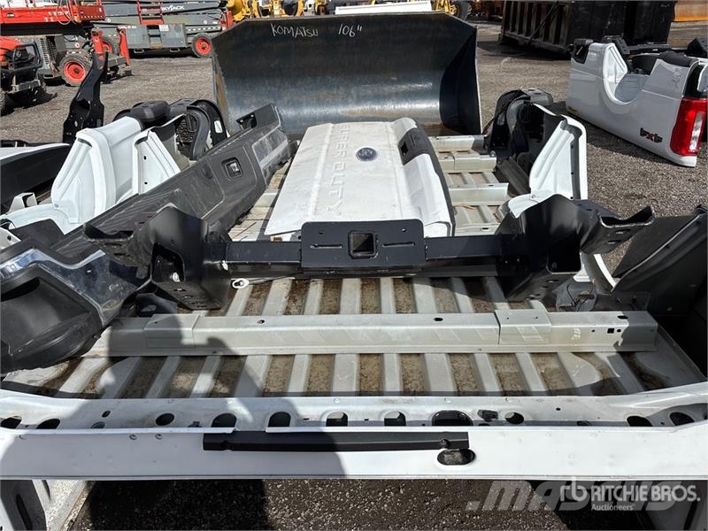  Quantity of (2) Pickup Truck Bed - Fits Ford F-250 معدات النقل - غير ذلك