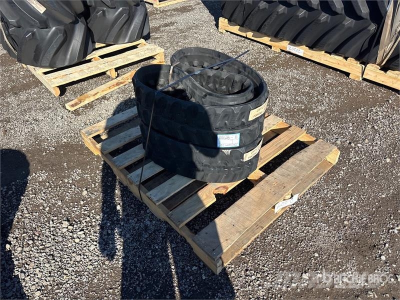 Quantity of (2) Rubber 230 x 72 x 41 Tracks (Unuse Drugi deli