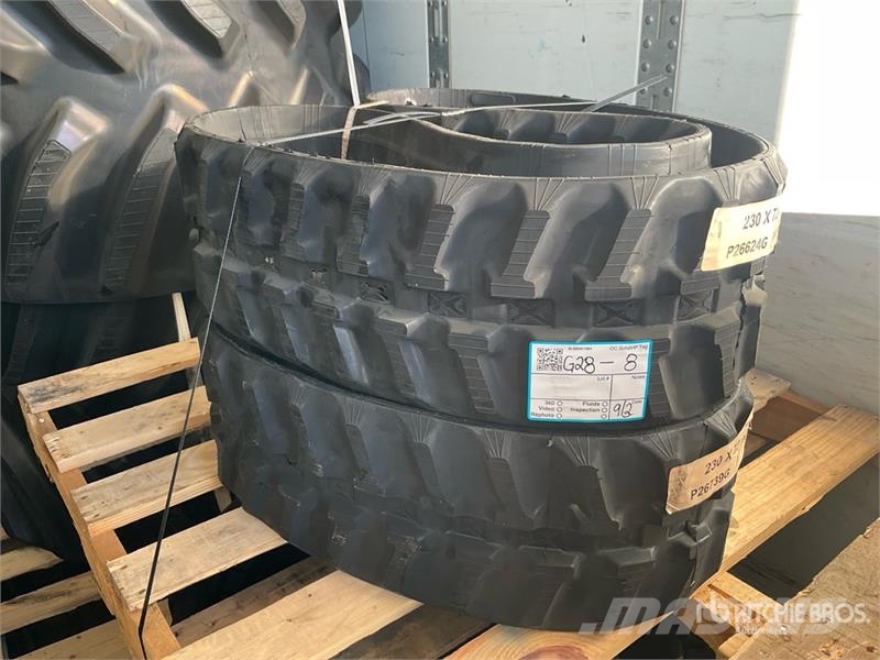 Quantity of (2) Rubber 230 x 72 x 41 Tracks (Unuse Drugi deli