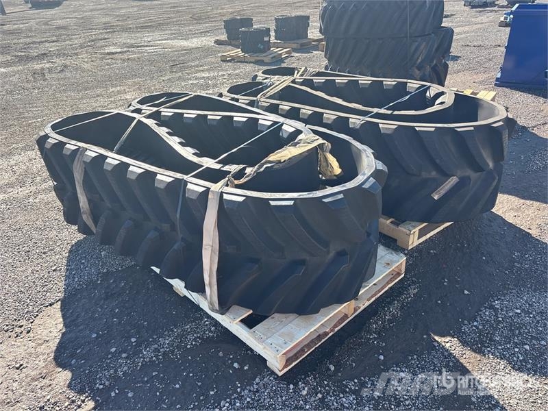 Quantity of (2) Rubber 635 x 197.6 x 46 Tracks (Un Drugi deli
