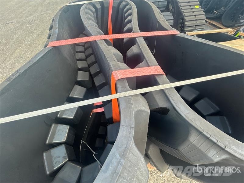 Quantity of (2) Rubber 762X152.4X54 (28 inches) Tr 其他組件