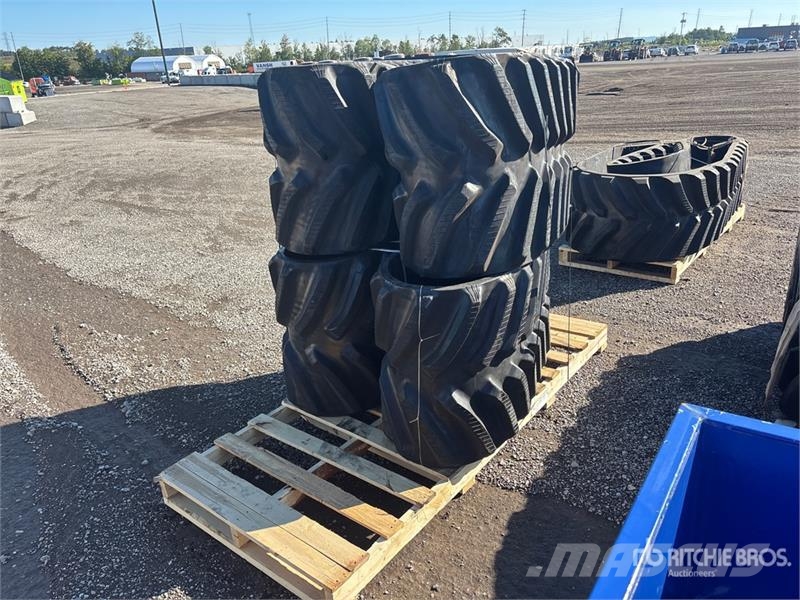 Quantity of (2) Rubber 762 x 152.4 x 42 Tracks (Un Drugi deli