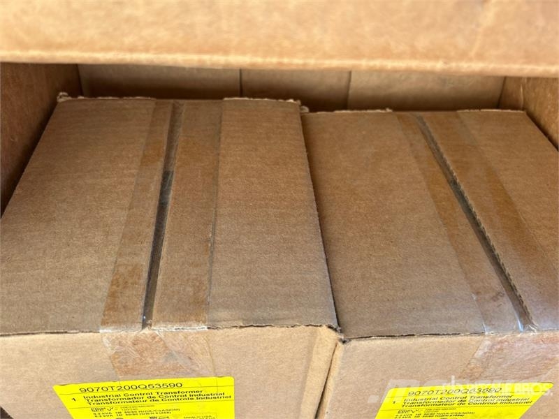  Quantity of (2) Schneider 9070T200Q53590 Industria Drugi deli