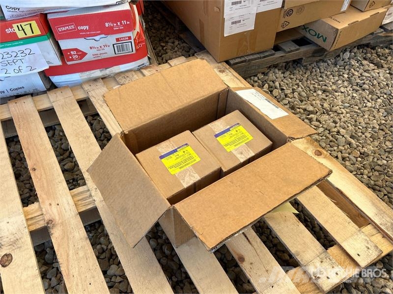  Quantity of (2) Schneider 9070T200Q53590 Industria Drugi deli