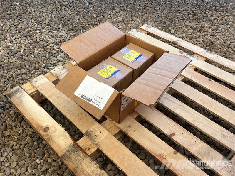  Quantity of (2) Schneider 9070T200Q53590 Industria Drugi deli