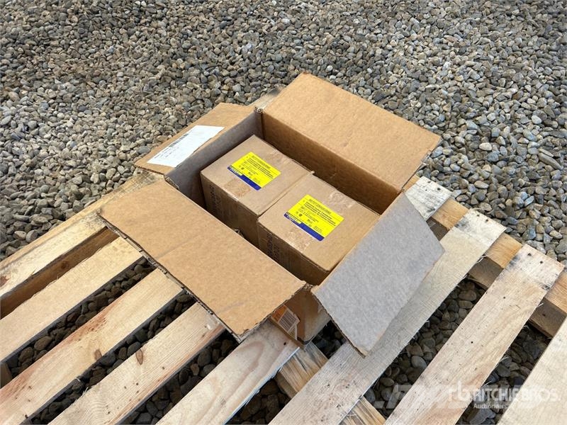  Quantity of (2) Schneider 9070T200Q53590 Industria Drugi deli