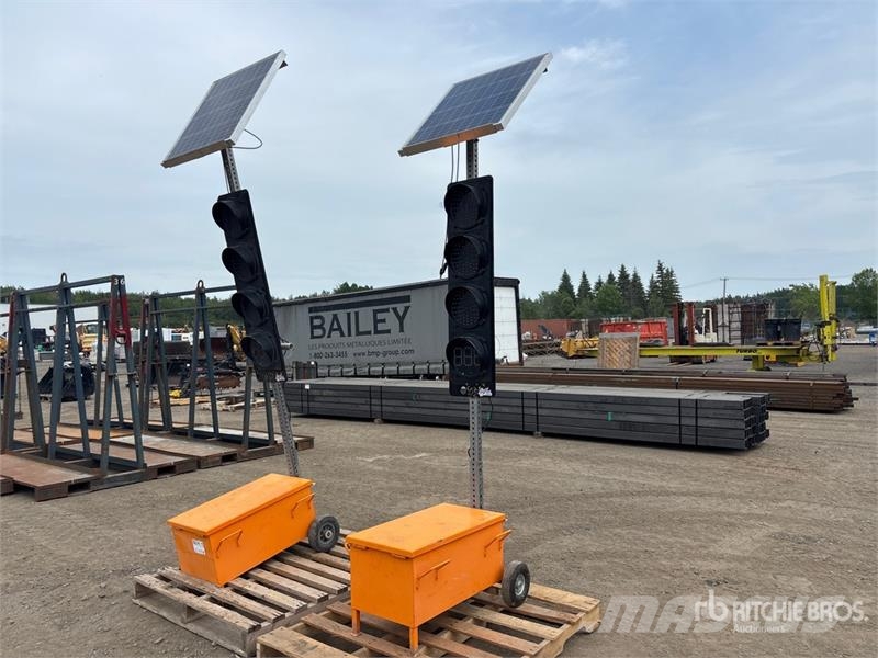 Quantity of (2) Solar Traffic Light Lichtmasten