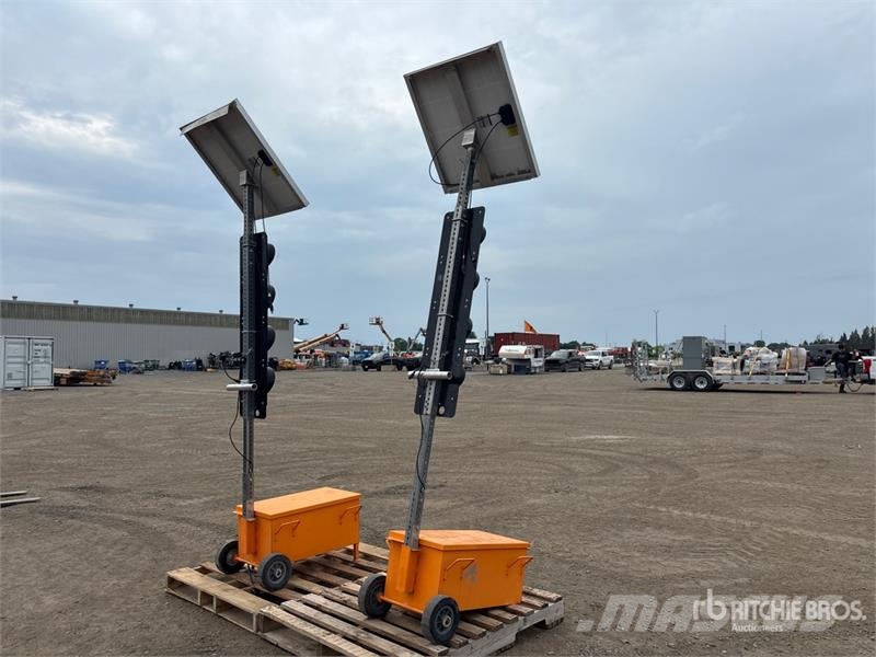 Quantity of (2) Solar Traffic Light Lichtmasten