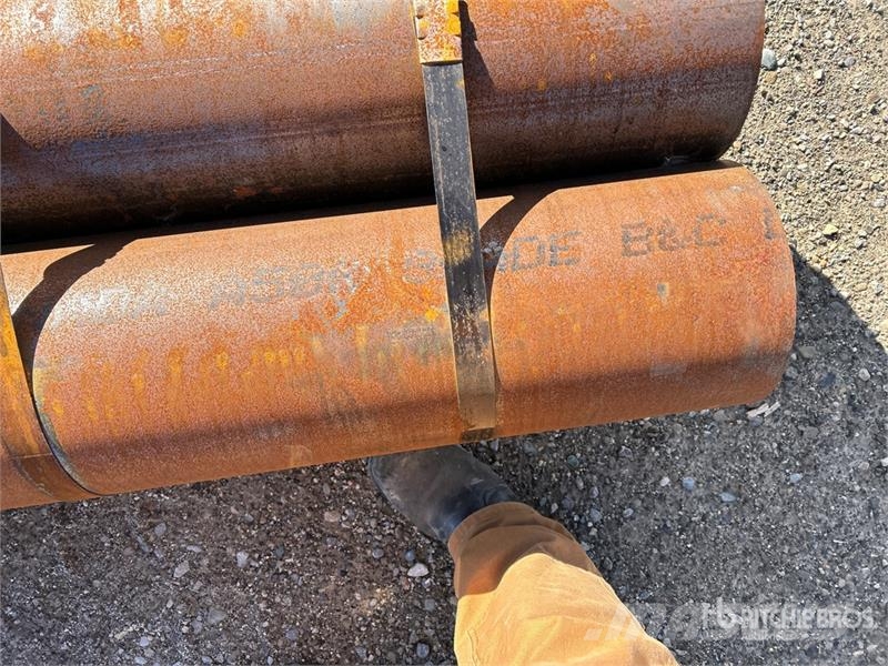  Quantity of (2) Steel Pipe معدات البناء - غير ذلك