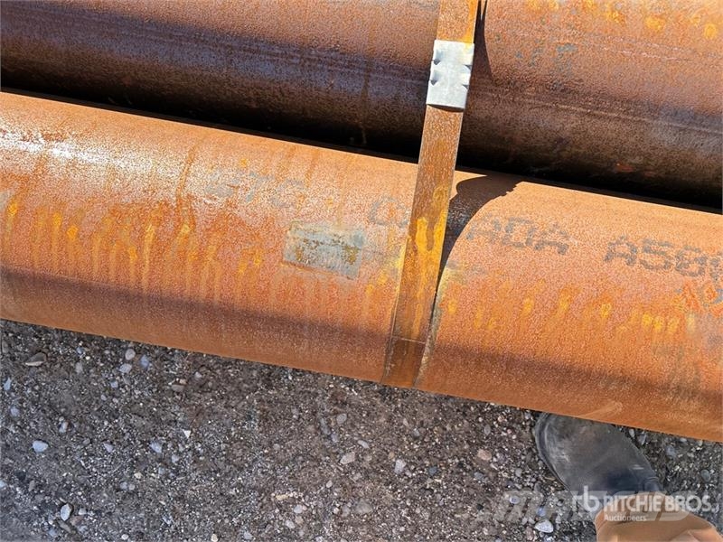  Quantity of (2) Steel Pipe معدات البناء - غير ذلك