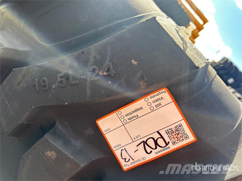 Quantity of (2) TaiHao 19.5L-24 R4 Heavy Duty Tire Gume, točkovi i felne
