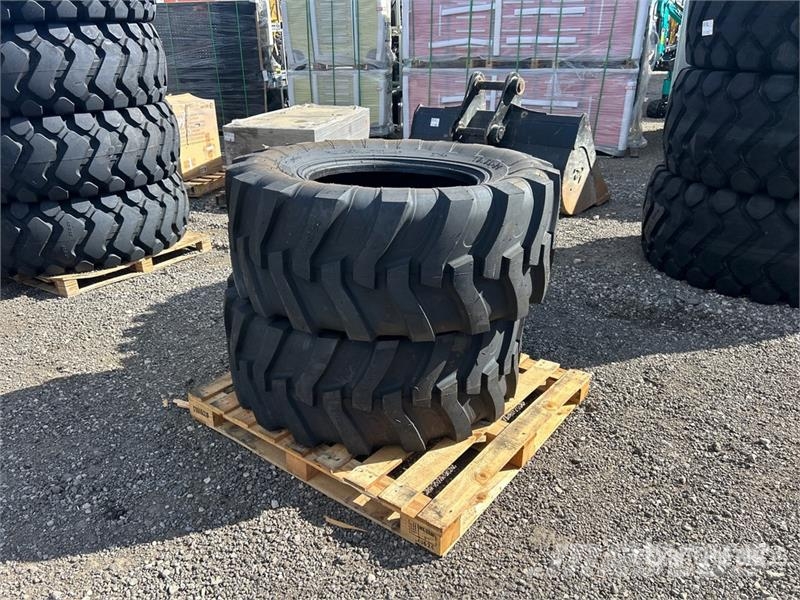 Quantity of (2) TaiHao 19.5L-24 R4 Heavy Duty Tire Gume, točkovi i felne