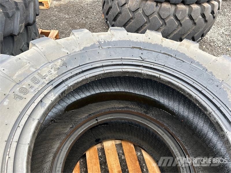 Quantity of (2) TaiHao 19.5L-24 Tires (Unused) Gume, točkovi i felne