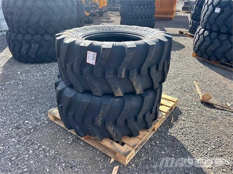 Quantity of (2) TaiHao 19.5L-24 R4 Heavy Duty Tire Gume, točkovi i felne