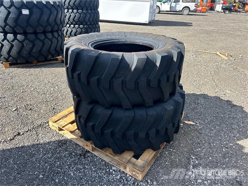 Quantity of (2) TaiHao 19.5L-24 R4 Heavy Duty Tire Gume, točkovi i felne