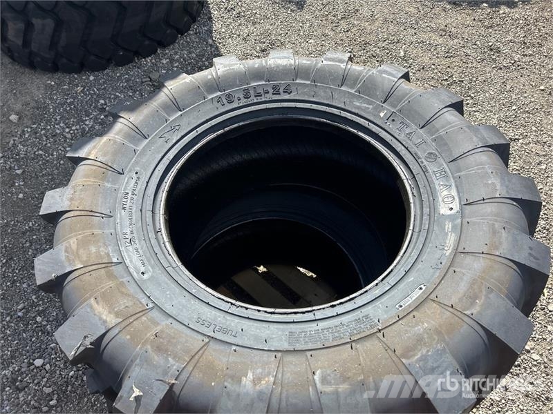 Quantity of (2) TaiHao 19.5L-24 R4 Heavy Duty Tire Gume, točkovi i felne