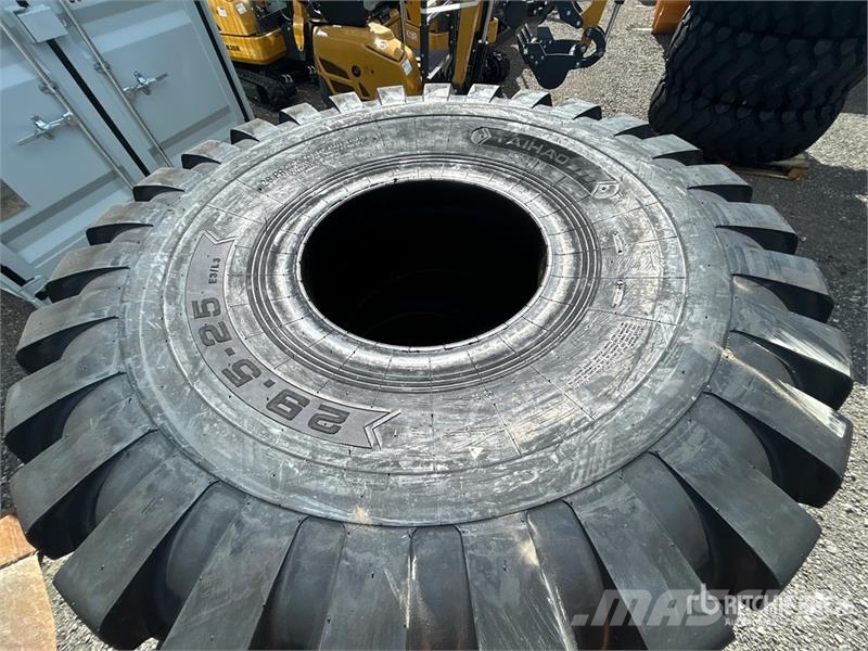 Quantity of (2) TaiHao 29.5x25 E3/L3 Heavy Duty Ti Gume, točkovi i felne