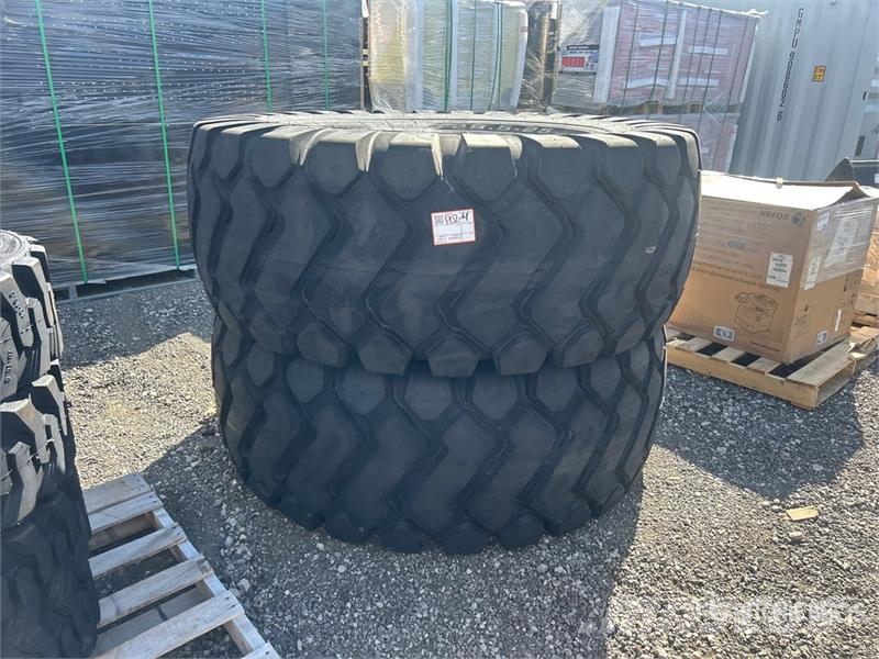 Quantity of (2) TaiHao 29.5x25 E3/L3 Heavy Duty Ti Gume, točkovi i felne