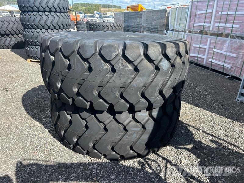 Quantity of (2) TaiHao 29.5x25 E3/L3 Heavy Duty Ti Gume, točkovi i felne