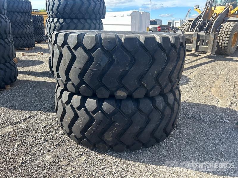 Quantity of (2) TaiHao 29.5x25 E3/L3 Heavy Duty Ti Gume, točkovi i felne