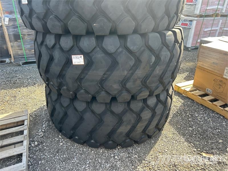 Quantity of (2) TaiHao 29.5x25 E3/L3 Heavy Duty Ti Gume, točkovi i felne