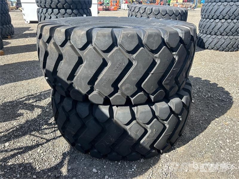 Quantity of (2) TaiHao 29.5x25 E3/L3 Heavy Duty Ti Gume, točkovi i felne