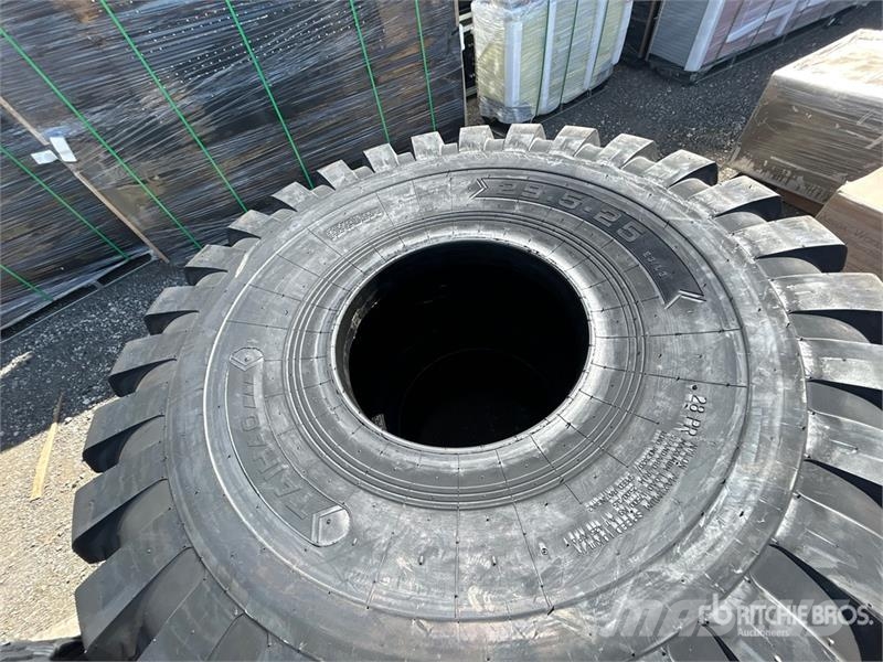 Quantity of (2) TaiHao 29.5x25 E3/L3 Heavy Duty Ti Gume, točkovi i felne
