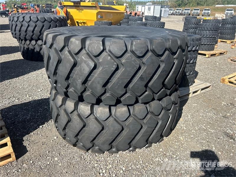 Quantity of (2) TaiHao 29.5x25 E3/L3 Heavy Duty Ti Gume, točkovi i felne
