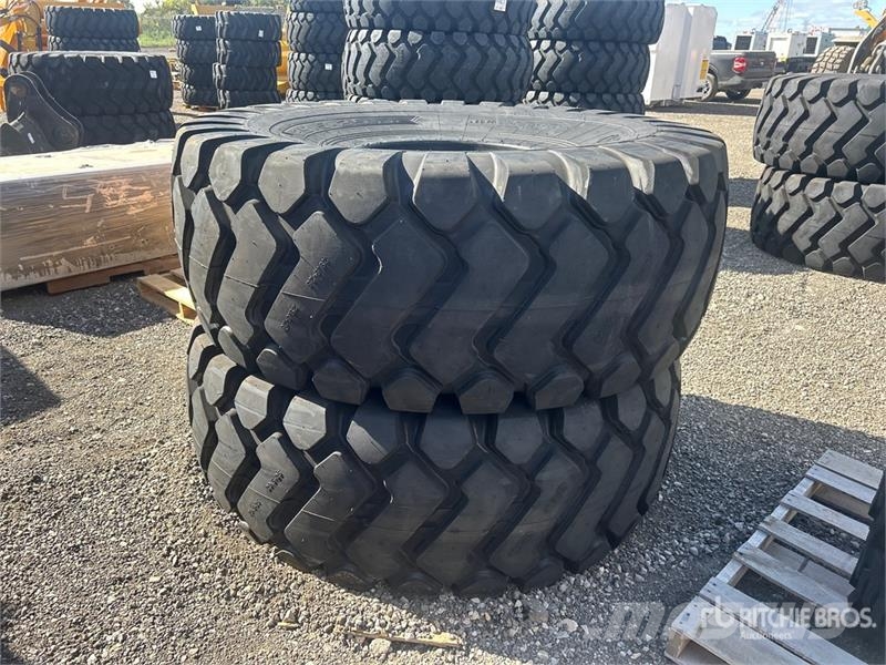 Quantity of (2) TaiHao 29.5x25 E3/L3 Heavy Duty Ti Gume, točkovi i felne
