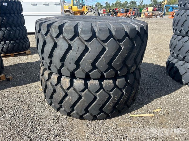 Quantity of (2) TaiHao 29.5x25 E3/L3 Heavy Duty Ti Gume, točkovi i felne