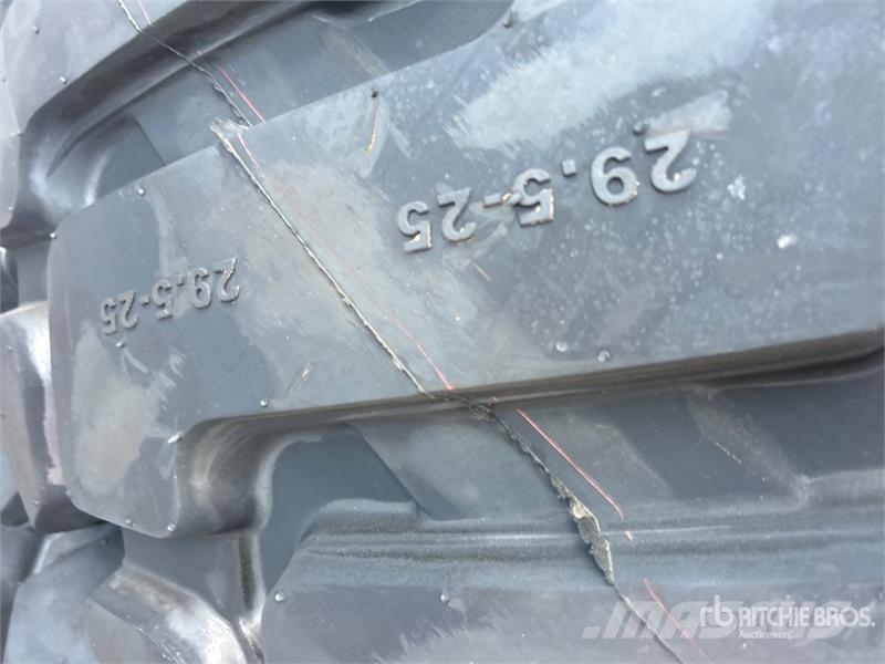 Quantity of (2) TaiHao 29.5x25 E3/L3 Heavy Duty Ti Gume, točkovi i felne