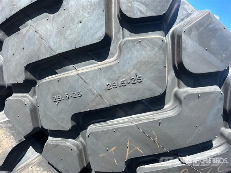Quantity of (2) TaiHao 29.5x25 E3/L3 Heavy Duty Ti Gume, točkovi i felne