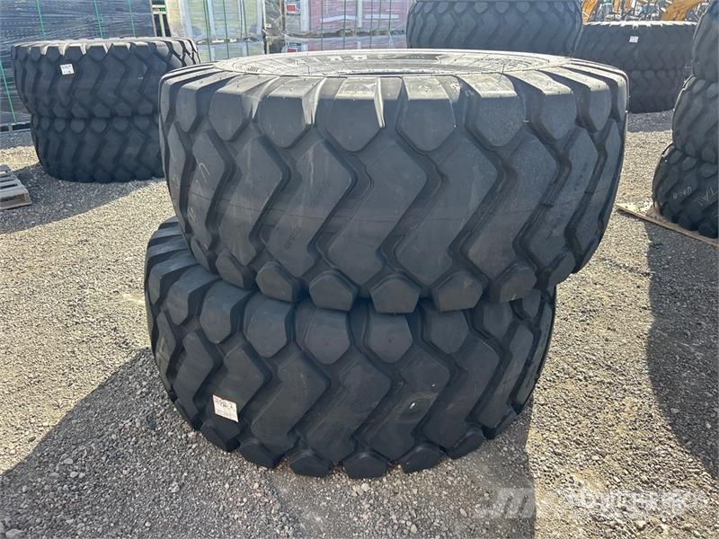 Quantity of (2) TaiHao 29.5x25 E3/L3 Heavy Duty Ti Gume, točkovi i felne