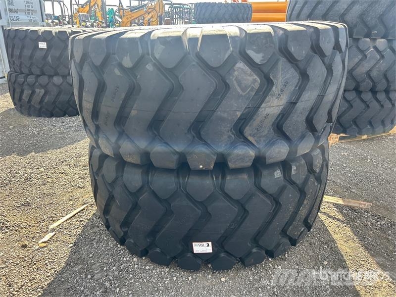 Quantity of (2) TaiHao 29.5x25 E3/L3 Heavy Duty Ti Gume, točkovi i felne