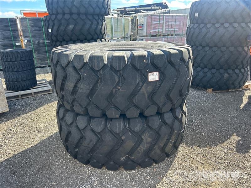 Quantity of (2) TaiHao 29.5x25 E3/L3 Heavy Duty Ti Gume, točkovi i felne