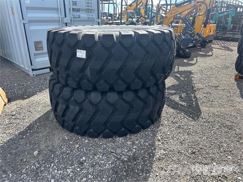 Quantity of (2) TaiHao 29.5x25 E3/L3 Heavy Duty Ti Gume, točkovi i felne