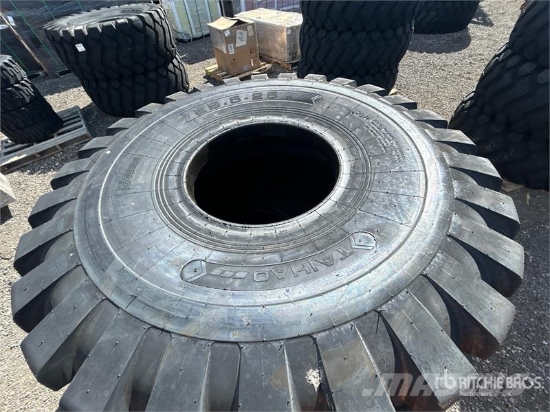 Quantity of (2) TaiHao 29.5x25 E3/L3 Heavy Duty Ti Gume, točkovi i felne